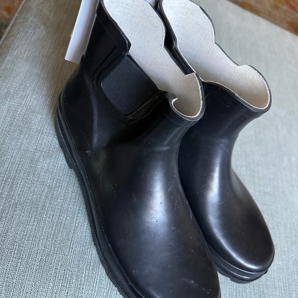 New rubber rain boots